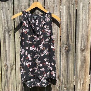 Floral Black Sleeveless V neck Top sz S